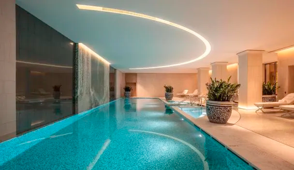 Piscine hôtel